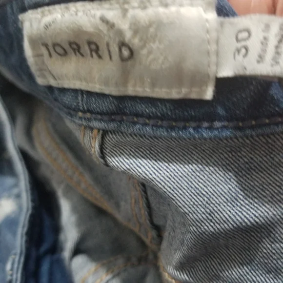 Torrid Distressed Ex Boyfriend Jeans Size 30 - Picture 5 of 6